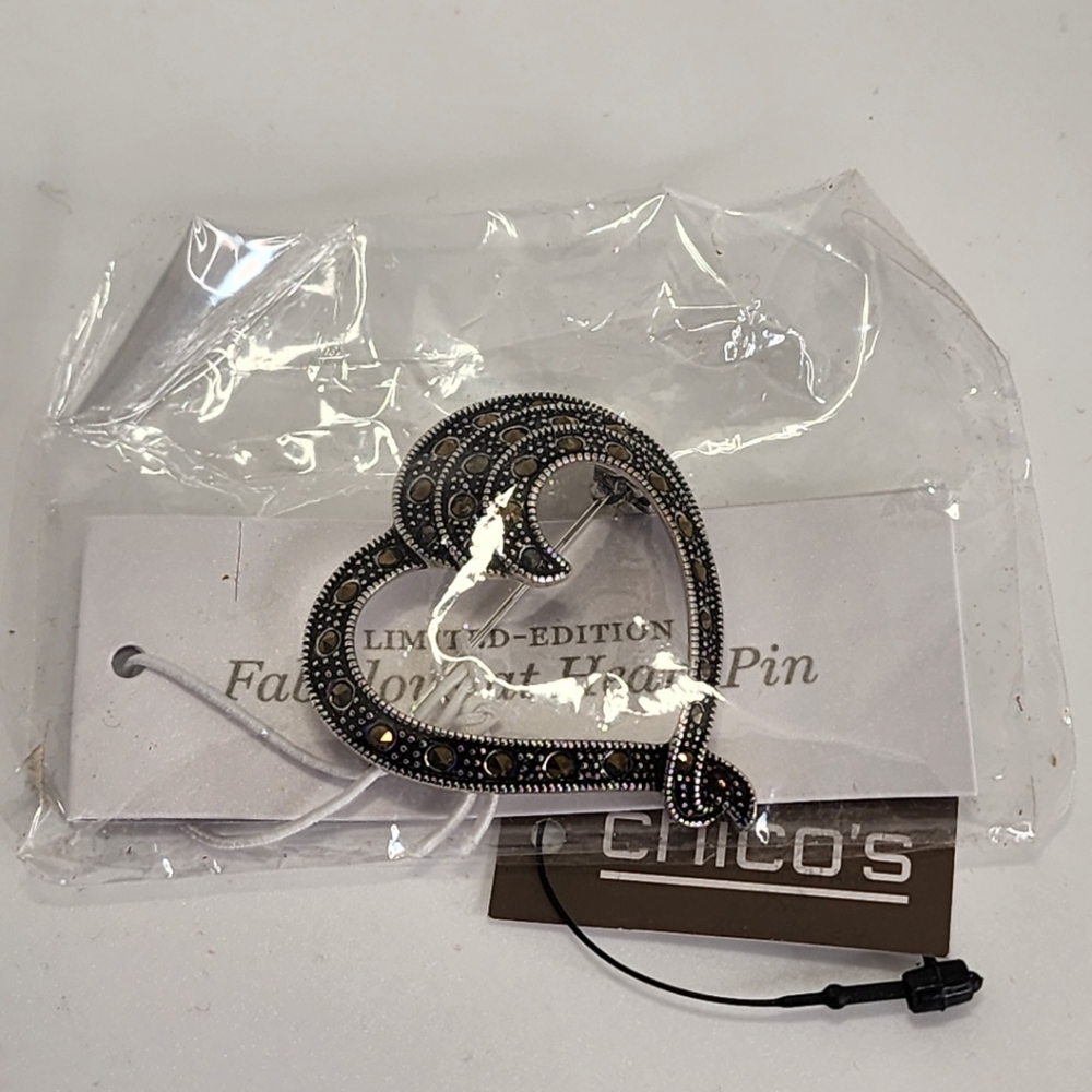 Chicos open heart brooch